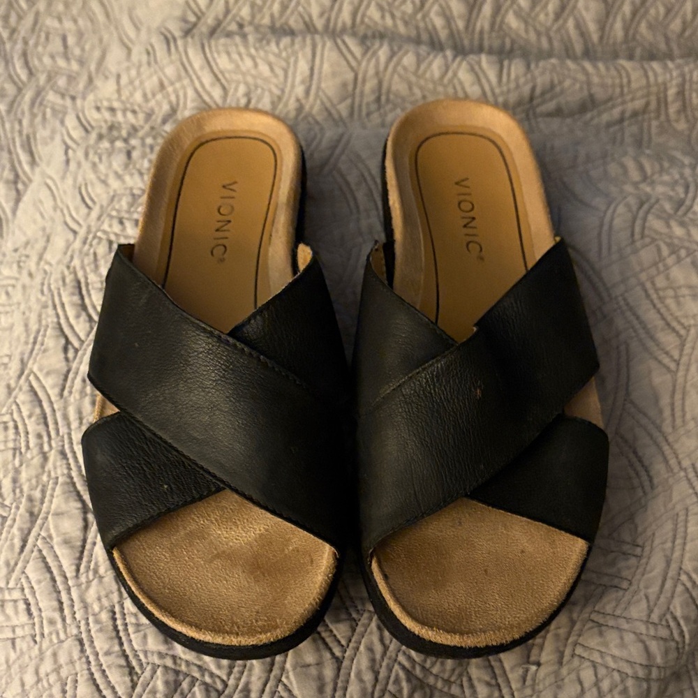Vionic Women's Black Slide Sandals like new L

 very important orthotics